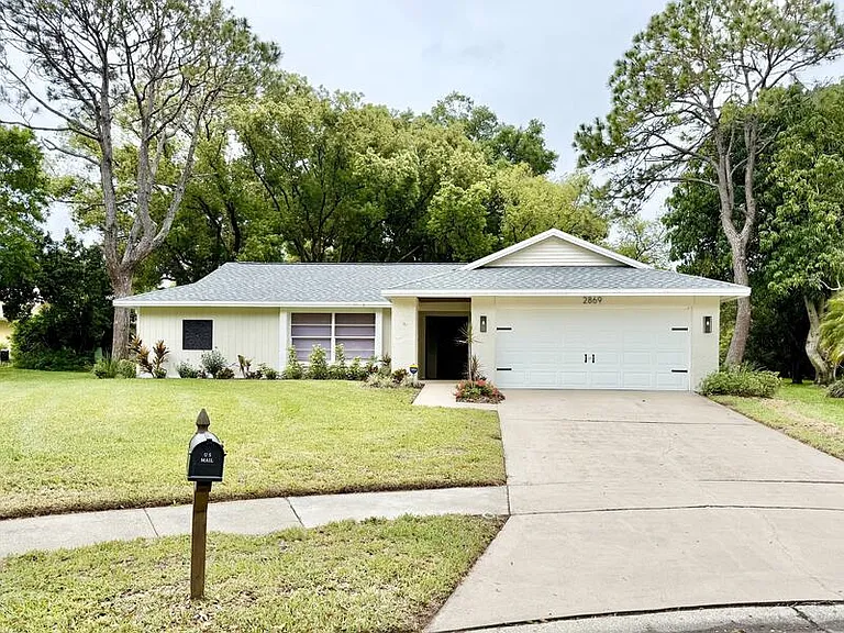 2869 Thistle Ct N — Photo 2