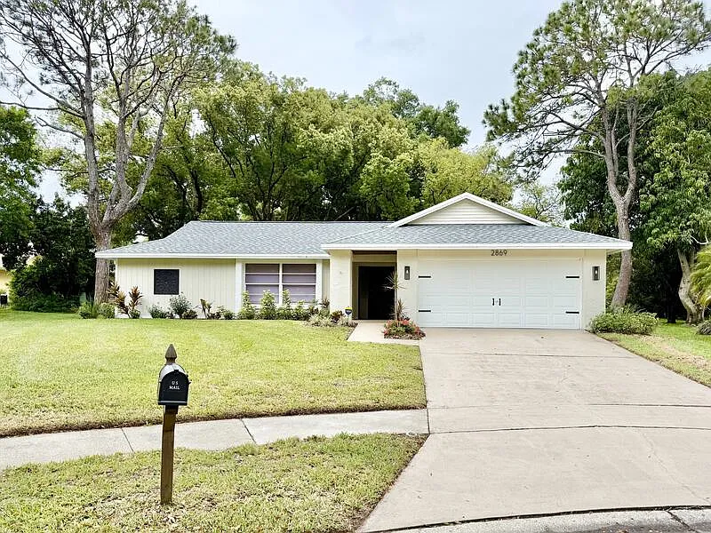 Building Photo - 2869 Thistle Ct N