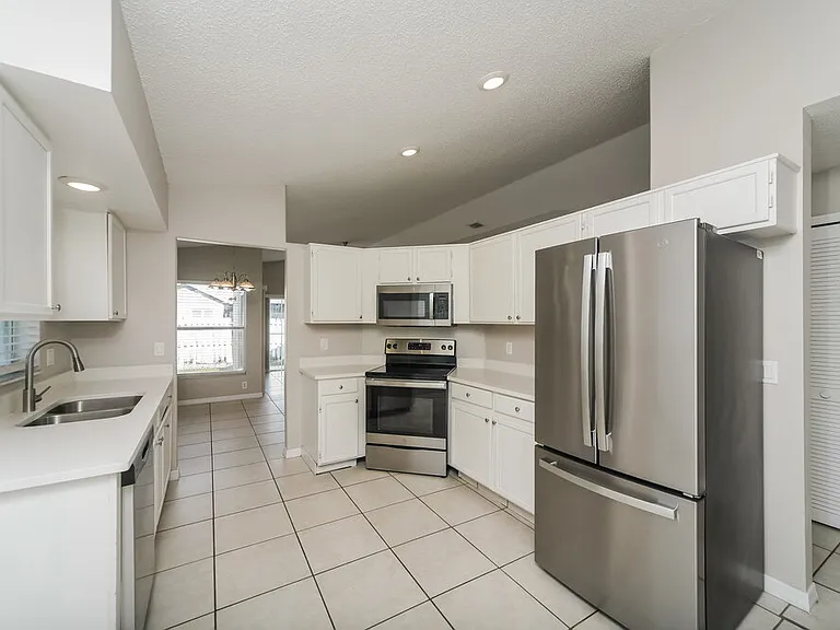 3235 Brewster Dr — Photo 8