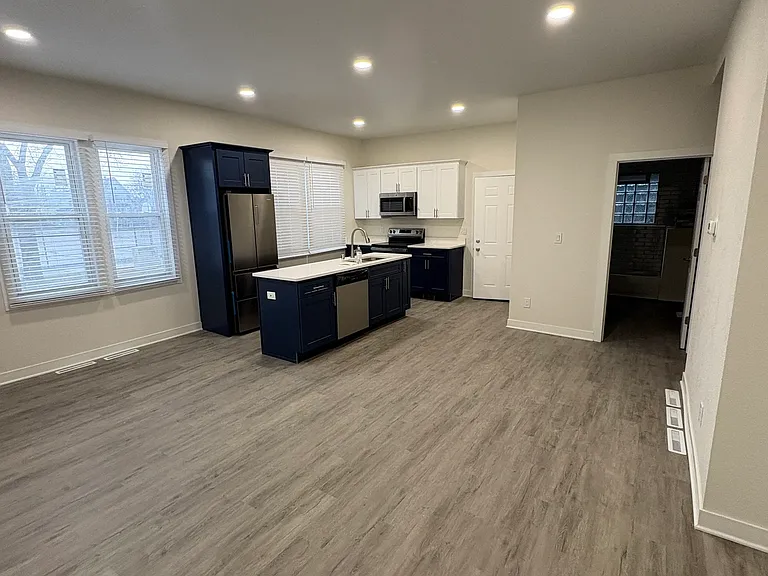 400 E Meinecke Ave #402 — Photo 3
