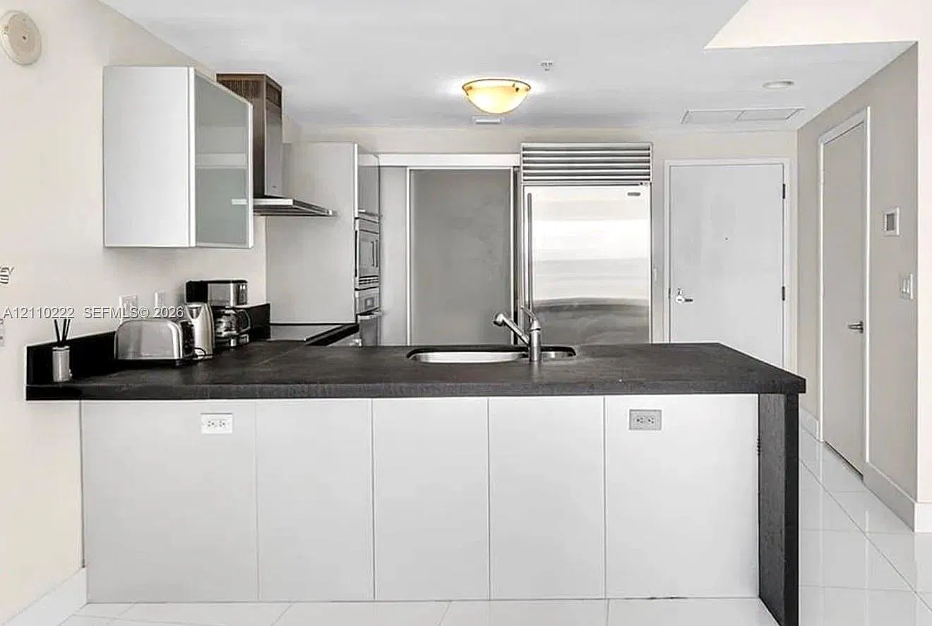 Trump Royale Condo — Photo 4