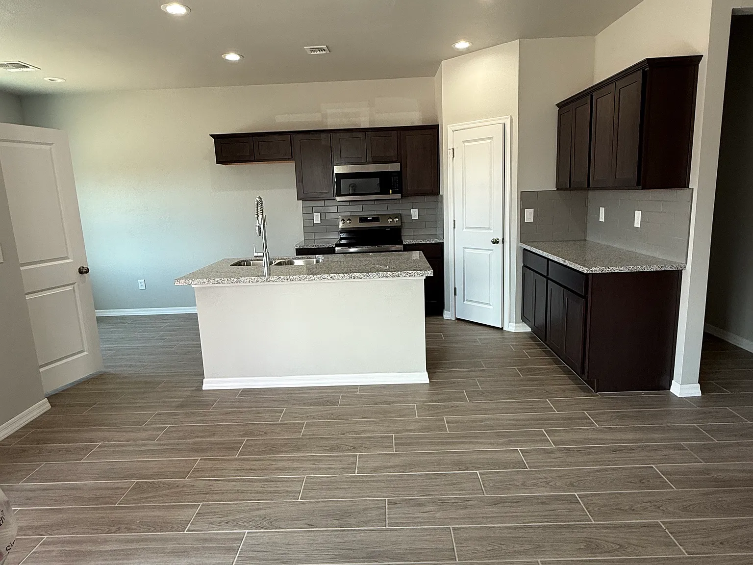 649 Vista Grande Dr — Photo 4