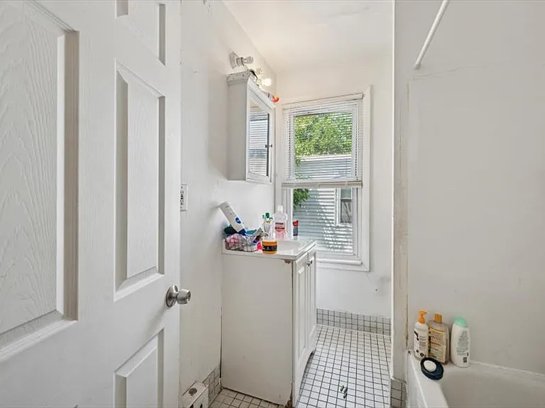 13 E 21st St #B — Photo 6