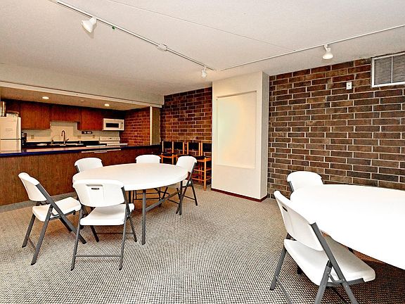 5th image of 1700 Lexington Ave #403