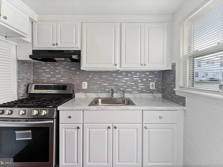 2510 Iverson St — Photo 7