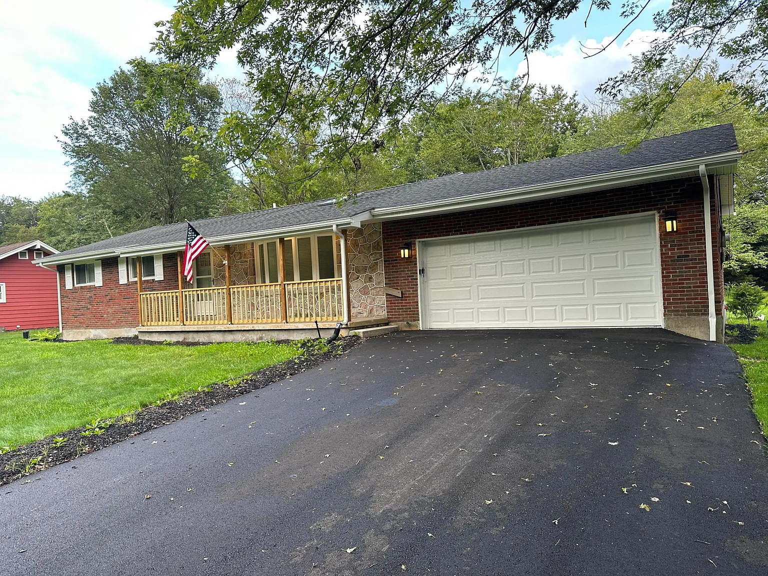 394 Hemlock Dr — Photo 1