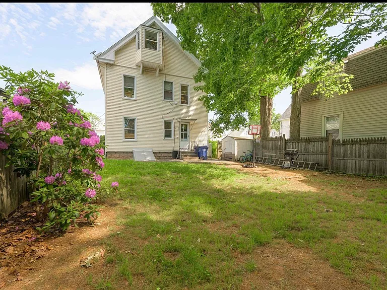 176 Leete St #1 — Photo 11