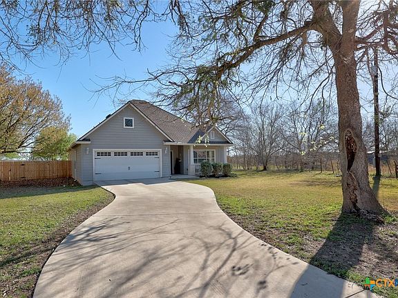 2nd image of 502 NW River Rd