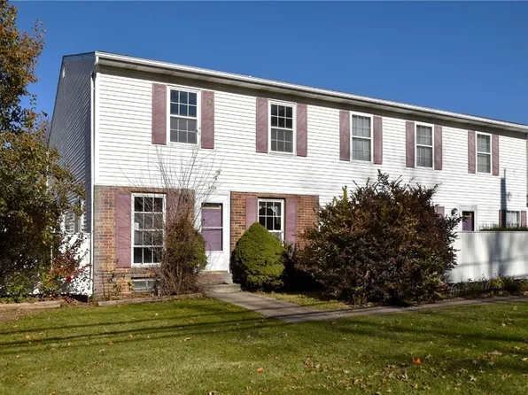 6586 Liberty Bell Dr #22D, Brookpark, OH 44142