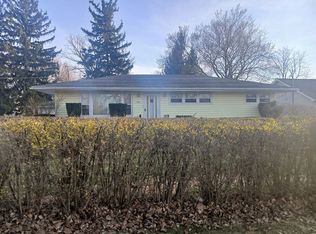 400 E Grove St, Capron, IL 61012