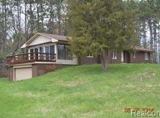 2201 Sosna Dr, Pinckney, MI 48169