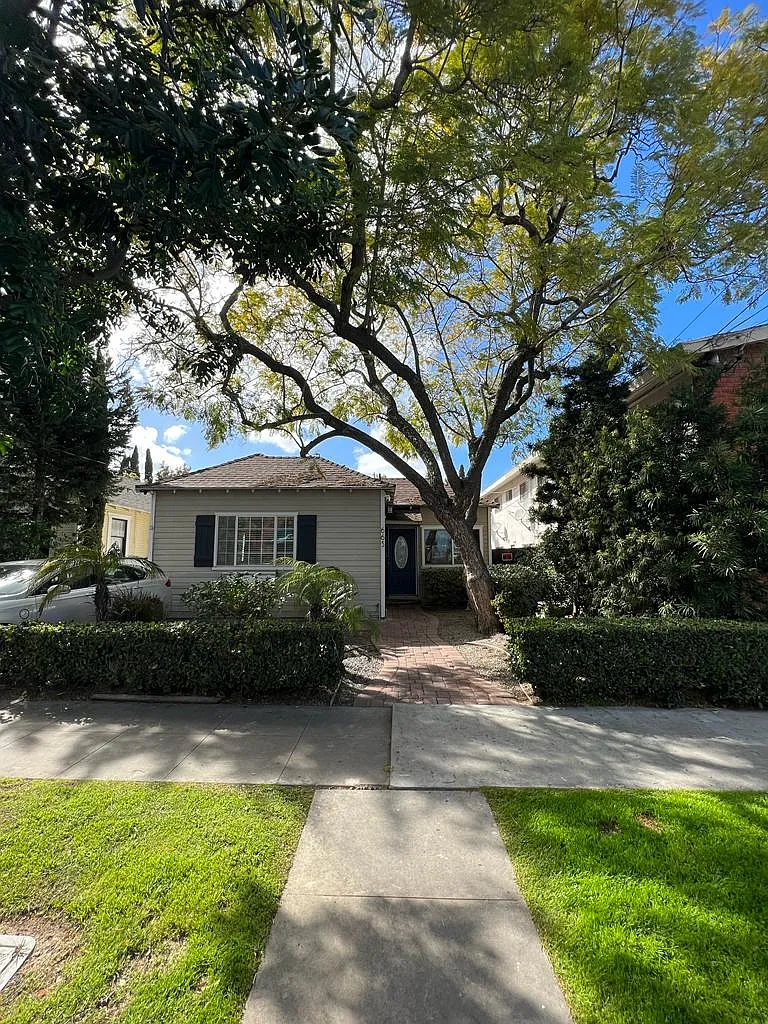 665 Temple Ave — Photo 1
