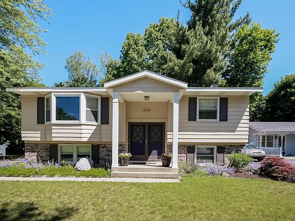 2nd image of 2045 Chelsea Dr NE