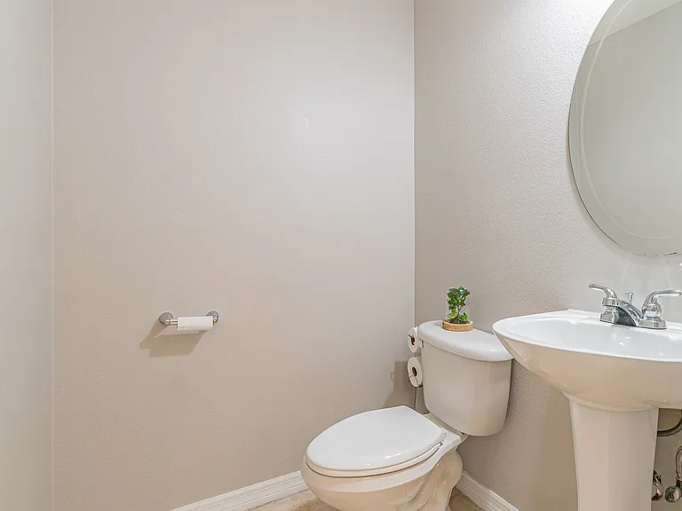 2907 W Chestnut St — Photo 20