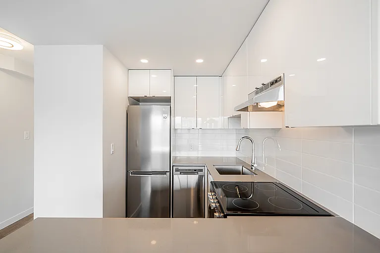 1825 Haro St #301 — Photo 7