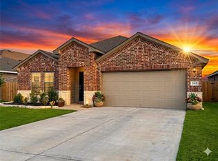 2415 Divot Ln, Navasota, TX 77868