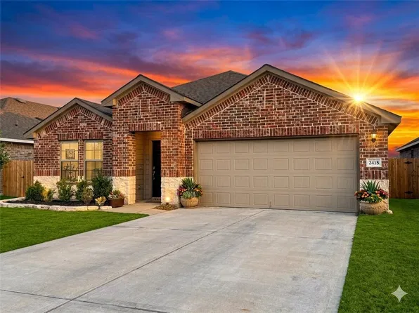 2415 Divot Ln, Navasota, TX 77868
