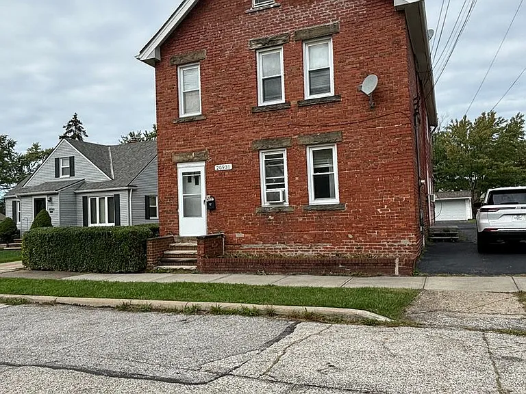 20931 N Vine Ave — Photo 1