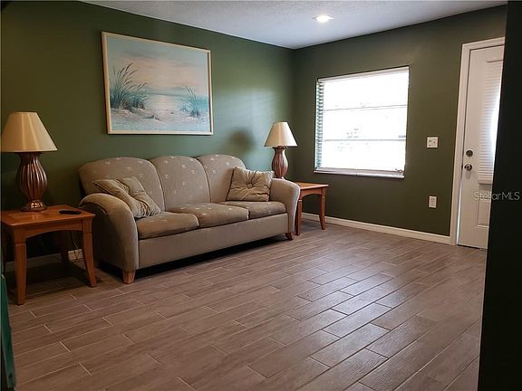 4th image of 1419 Amelia Ave