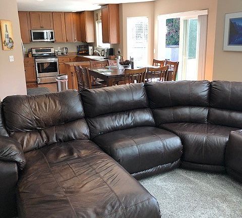 Open room to dining area and kitchen