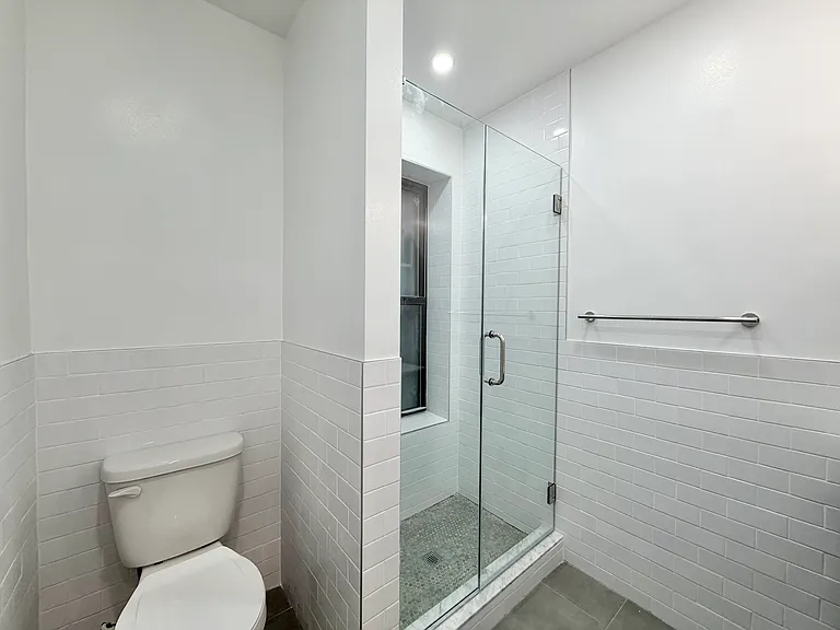 124 E 4th St #7 — Photo 8