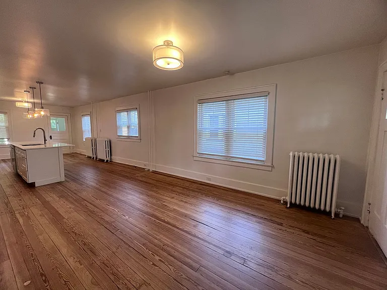 748 Crescent St NE — Photo 6