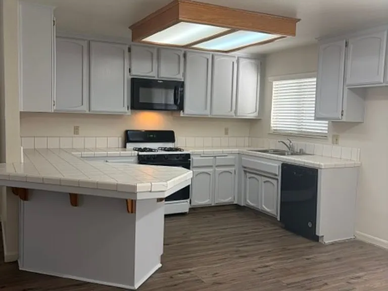 10808 Sunset Canyon Dr — Photo 3