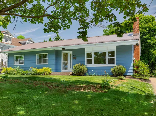 474 Queen St, Charlottetown, PE C1A 4G7