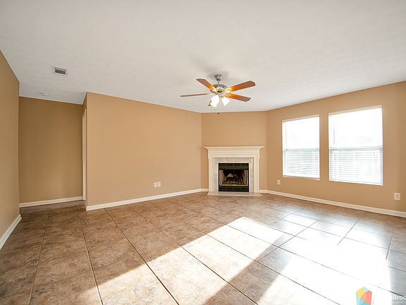 3rd image of 531 Creek Oak Dr