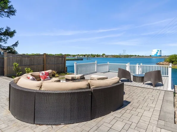 59 Memorial Dr, Salem, MA 01970