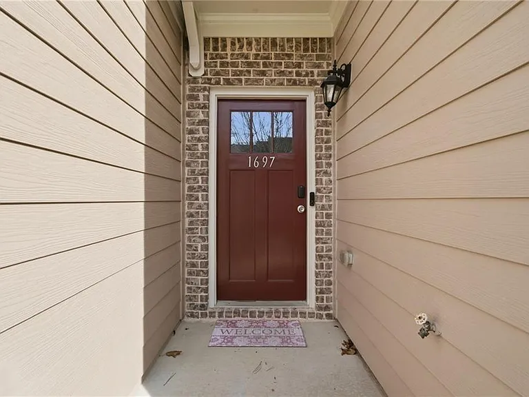 1697 Paxton Dr SW — Photo 3
