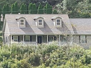 236 Honeycutt Ln, Pine Top, KY 41843