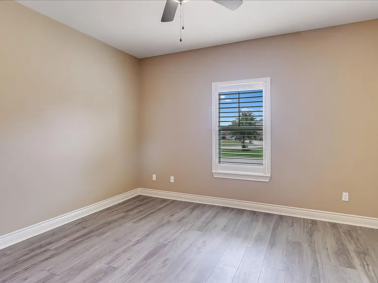 6241 Lago Vista Dr — Photo 28