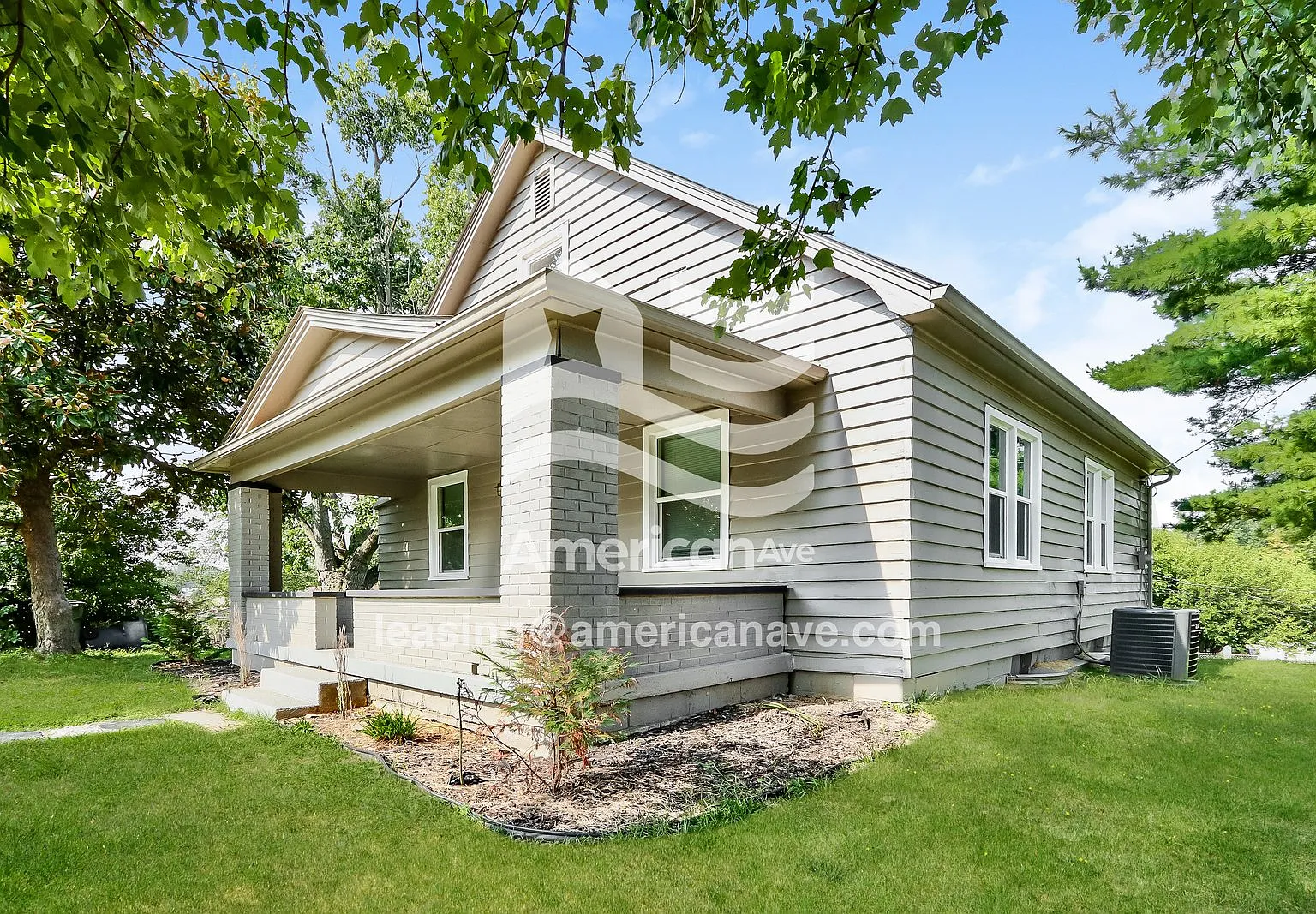 3 bed, 1.0 bath, 1798 sqft, $1,518 — Photo 3