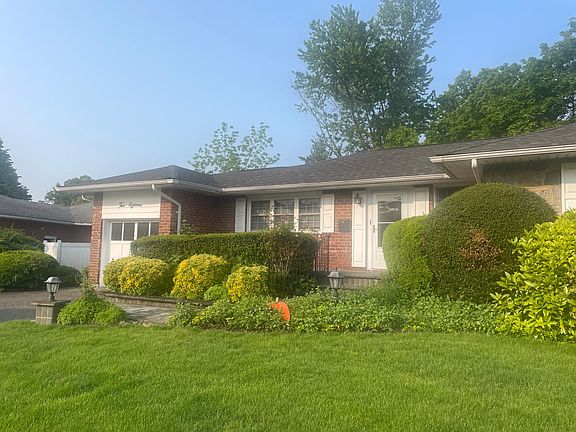 2nd image of 218 Willets Ln