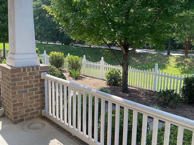 4221 Courtly Ln — Photo 7