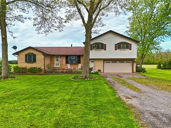 6262 Smith Rd, Hamburg, NY 14075