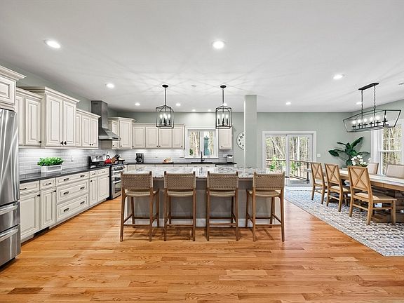 4th image of 51 Hartwell Ave