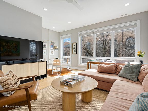 4th image of 1362 W Evergreen Ave #2