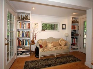 467 Cave Ave NE, Bainbridge Island, WA 98110