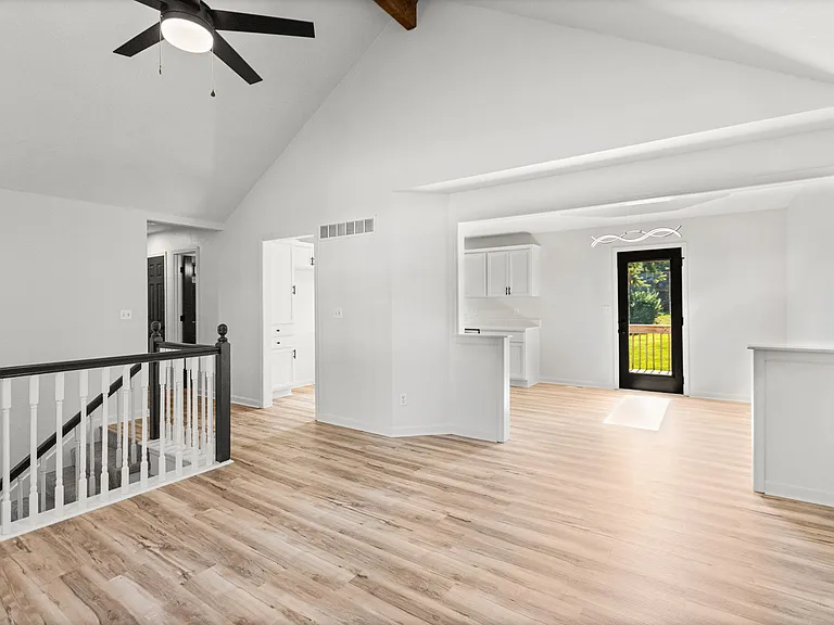 16209 Speaker Ave — Photo 4