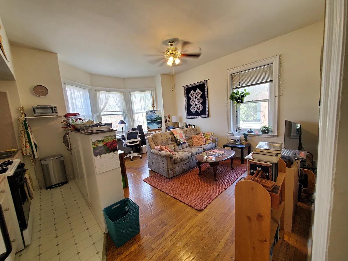 Building Photo - 4209 Pine St #2R