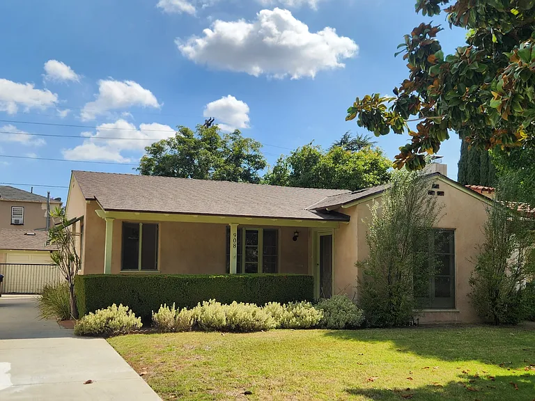 908 Burchett St — Photo 3