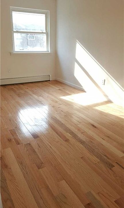 2nd image of 54X Essex St