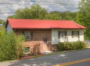397 Sycamore Rd, Hurricane, WV 25526