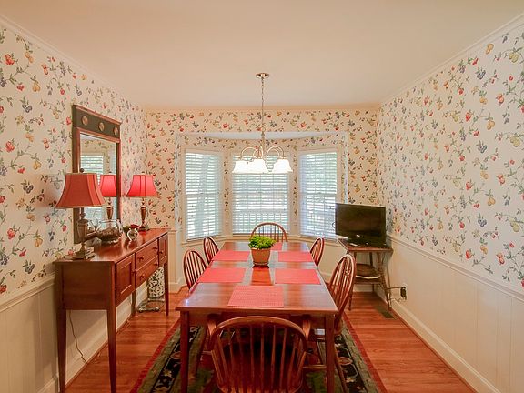 2nd image of 113 Woodstream Cir