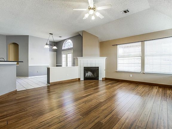 4th image of 8017 Fleetwood Dr