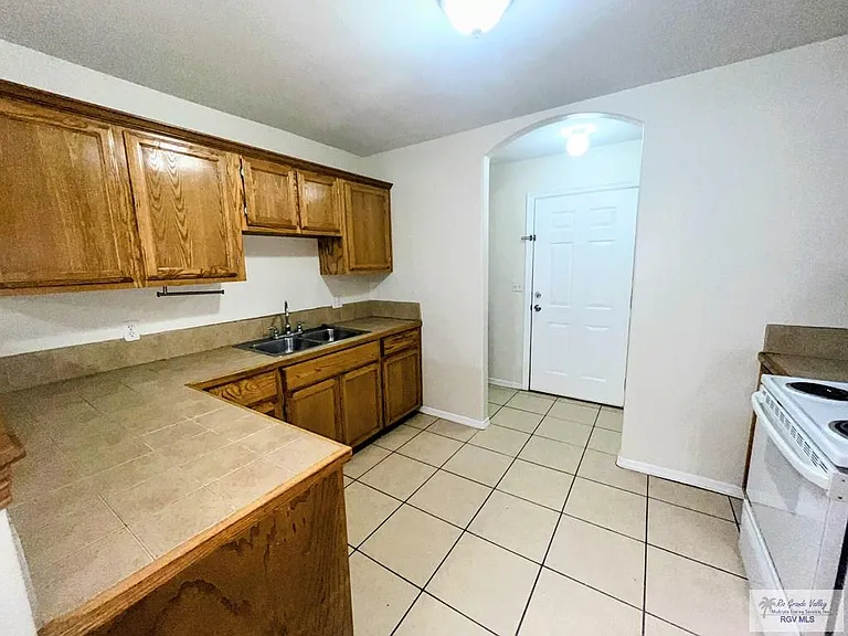 705 Sonesta Ct #B — Photo 9