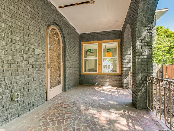 3rd image of 419 W LYNWOOD AVE