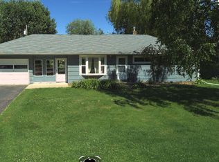 2598 Charlotte St, Roseville, MN 55113